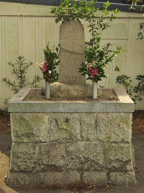 皂莢経塚の画像